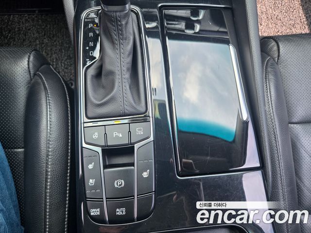 Kia K7 Premier 3.0 LPI Prestige 2019 — фото 24