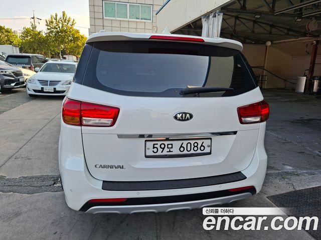 Kia Carnival 9-seater Prestige 2015 — фото 4
