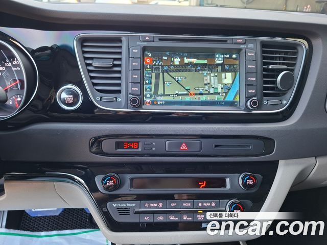 Kia Carnival 9-seater Prestige 2015 — фото 10