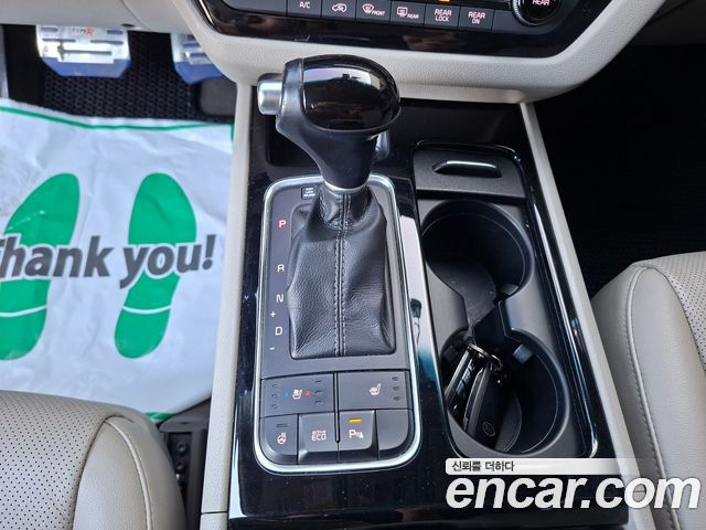 Kia Carnival 9-seater Prestige 2015 — фото 17