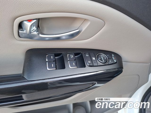 Kia Carnival 9-seater Prestige 2015 — фото 19