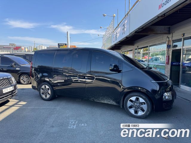 Hyundai Staria 4WD Tourer 9-Seater Modern