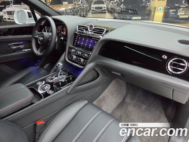 Bentley Bentayga 4.0 V8 Base 2024 — фото 15