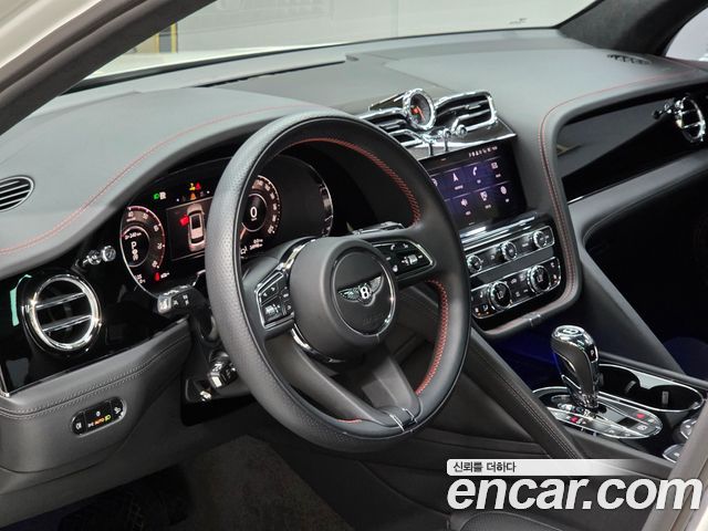Bentley Bentayga 4.0 V8 Base 2024 — фото 20