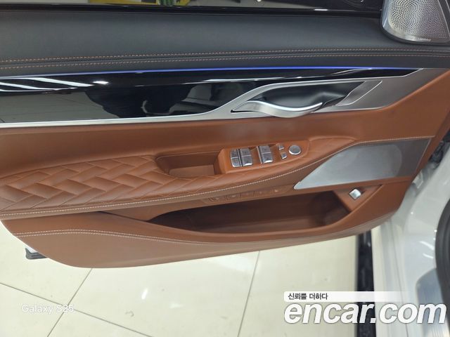 BMW 7 Series (G11) M760Li xDrive 2022 — фото 17