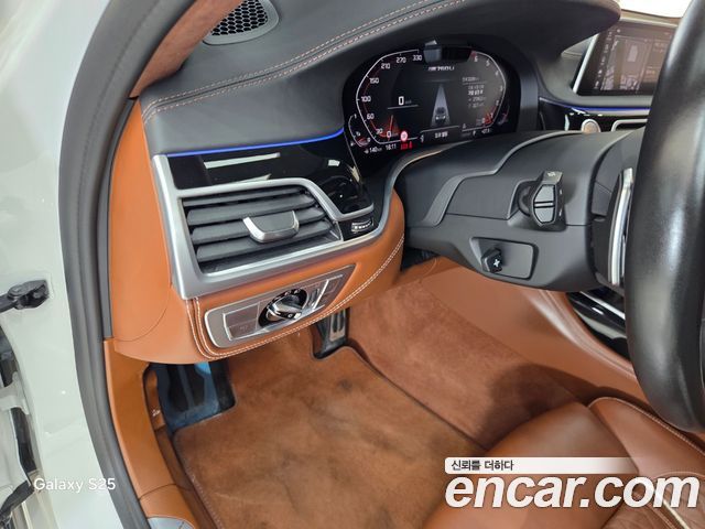 BMW 7 Series (G11) M760Li xDrive 2022 — фото 18