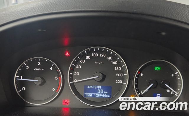 Hyundai Grand Starex Van 5-Seater Modern 2020 — фото 18