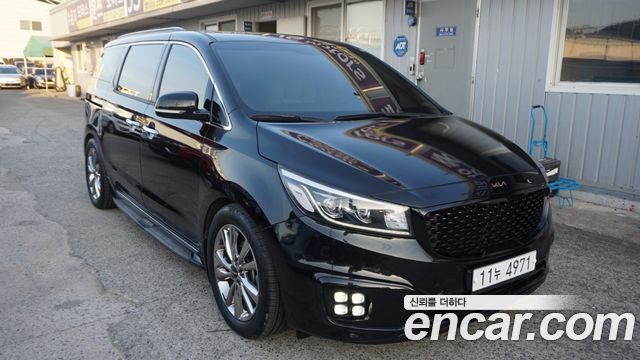 Kia Carnival 7-seater Limousine VIP 2016 — фото 4
