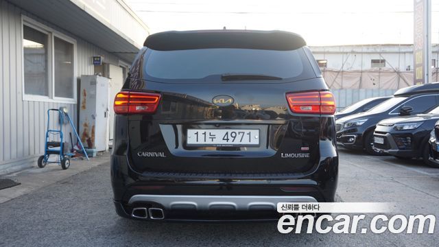 Kia Carnival 7-seater Limousine VIP 2016 — фото 7