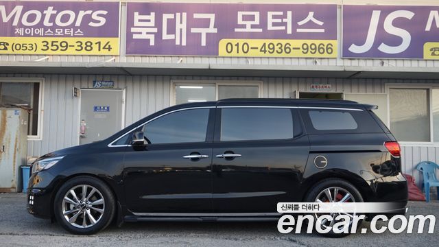 Kia Carnival 7-seater Limousine VIP 2016 — фото 9