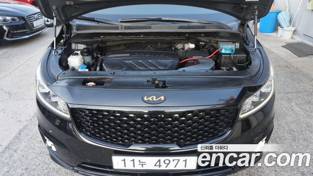 Kia Carnival 7-seater Limousine VIP 2016 — фото 24