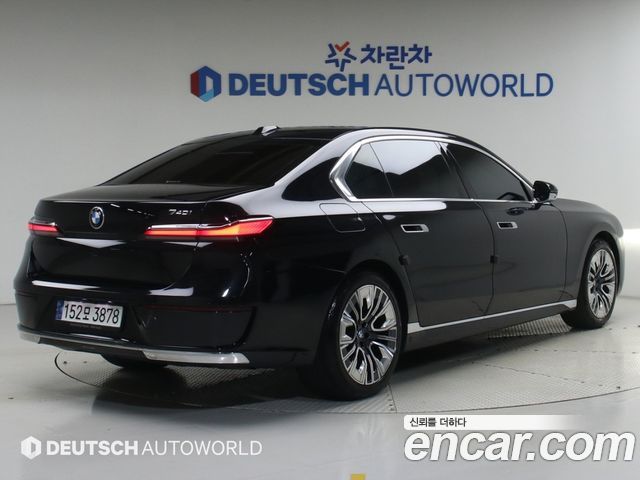 BMW 7 Series (G70) 740i sDrive Design Pure Excellence 2023 — фото 2