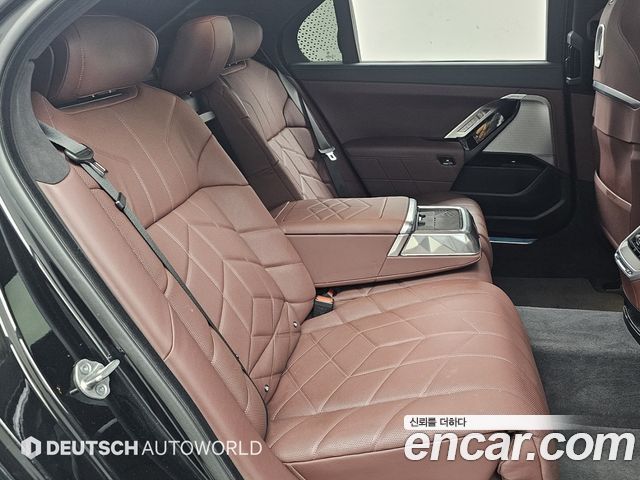 BMW 7 Series (G70) 740i sDrive Design Pure Excellence 2023 — фото 16