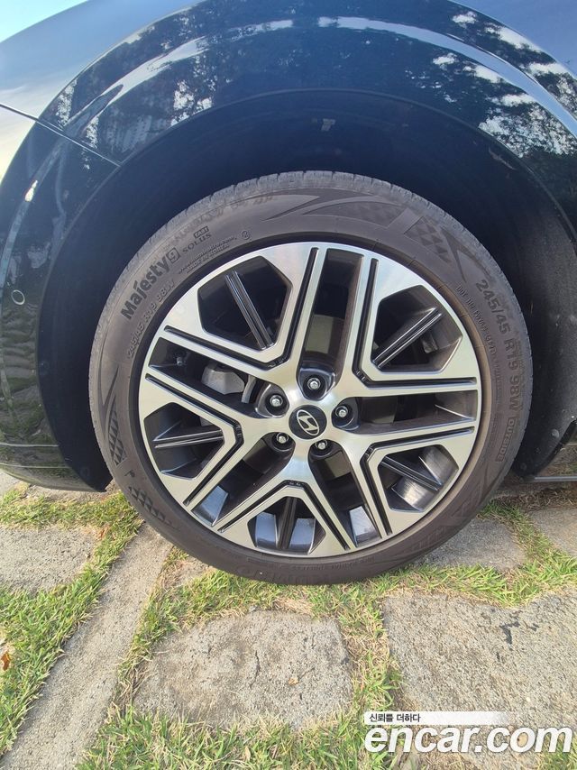 Hyundai Grandeur (GN7) 2,5 Gasoline 2WD Exclusive 2023 — фото 13