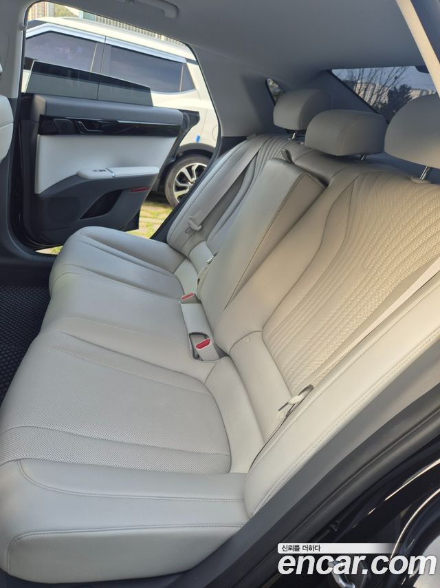 Hyundai Grandeur (GN7) 2,5 Gasoline 2WD Exclusive 2023 — фото 15