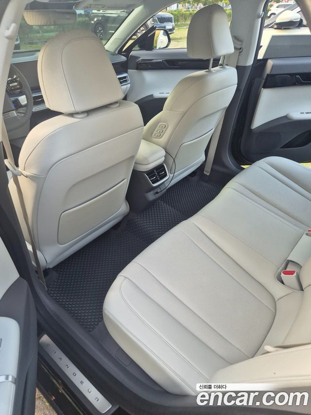 Hyundai Grandeur (GN7) 2,5 Gasoline 2WD Exclusive 2023 — фото 18
