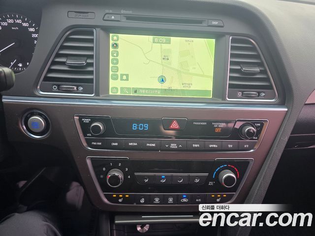 Hyundai Sonata (LF) 2.0 Care+ 2017 — фото 17