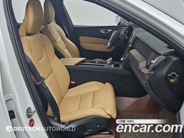 Volvo XC60 (II) B5 Inscription 2022 — фото 10