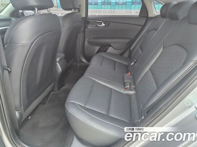 Kia K3 (II) 1.6 Prestige 2023 — фото 20
