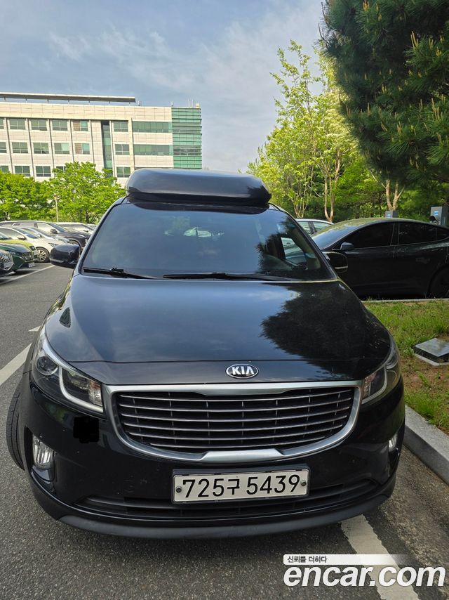 Kia Carnival 11-seater Hi-Limousine Prestige