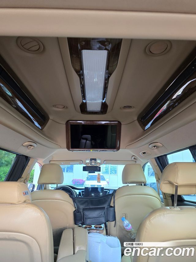 Kia Carnival 11-seater Hi-Limousine Prestige 2015 — фото 17