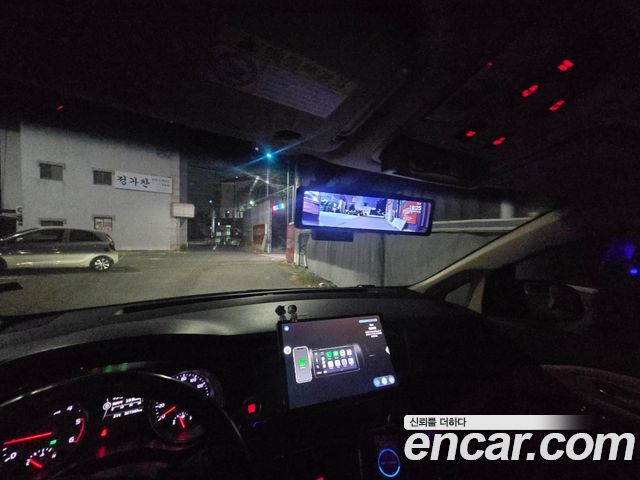 Kia Carnival 11-seater Hi-Limousine Prestige 2015 — фото 20