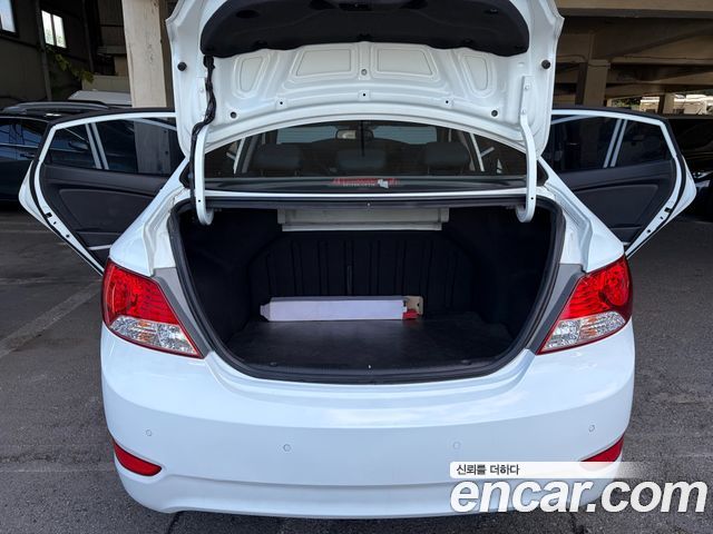 Hyundai Accent (New) Diesel 1.6 VGT Premier 2011 — фото 2