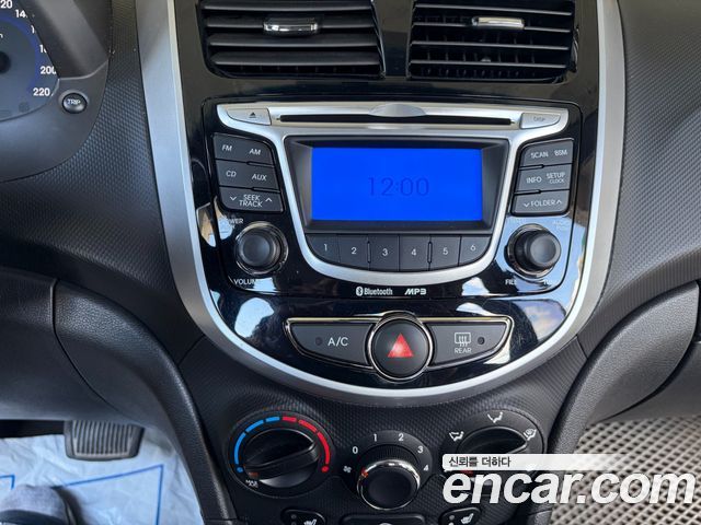 Hyundai Accent (New) Diesel 1.6 VGT Premier 2011 — фото 21