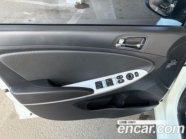 Hyundai Accent (New) Diesel 1.6 VGT Premier 2011 — фото 24