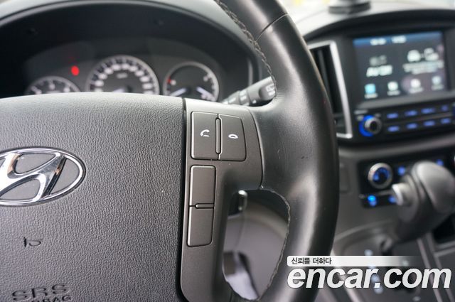 Hyundai Grand Starex Van 3-Seater Smart 2021 — фото 19