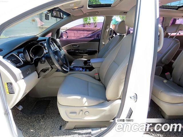 Kia Carnival 9-seater Prestige 2017 — фото 10