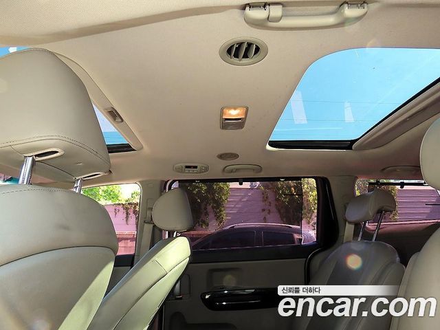 Kia Carnival 9-seater Prestige 2017 — фото 16