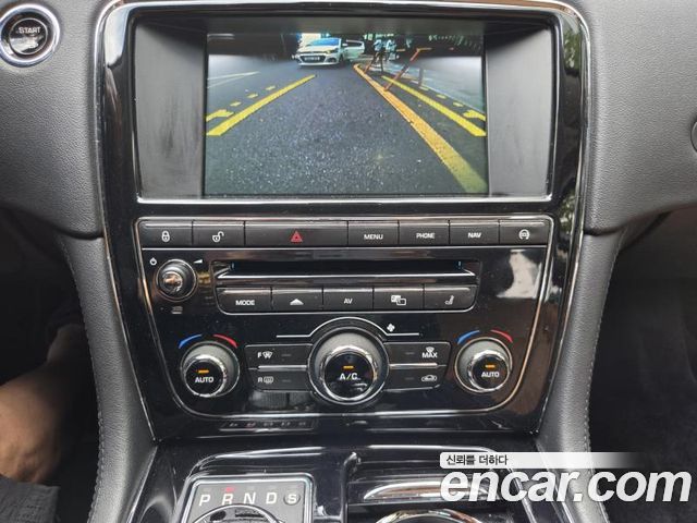 Jaguar XJ 3.0D Premium Luxury LWB X351 2015 — фото 17