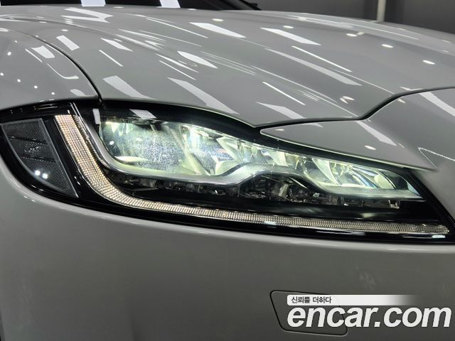 Jaguar XF (X260) 20d Portfolio 2018 — фото 15