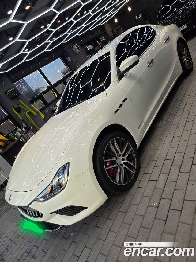 Maserati Ghibli 3.0 GranSport 3rd 2020 — фото 6