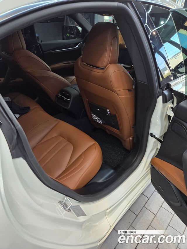 Maserati Ghibli 3.0 GranSport 3rd 2020 — фото 10