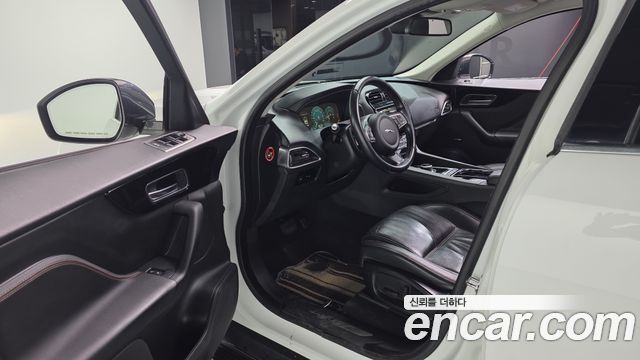 Jaguar F-PACE 20d Prestige 2017 — фото 10
