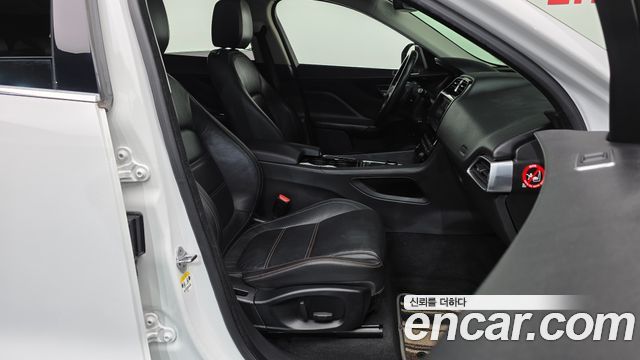 Jaguar F-PACE 20d Prestige 2017 — фото 11