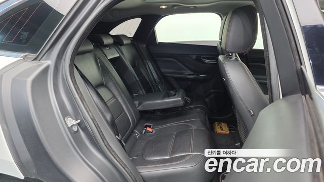 Jaguar F-PACE 20d Prestige 2017 — фото 12