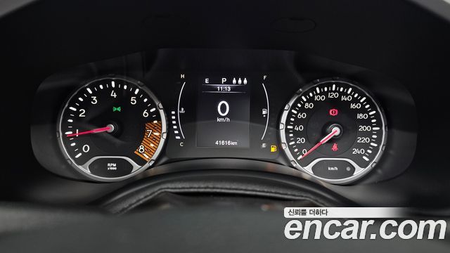 Jeep Renegade 2.4 Longitude 2020 — фото 8