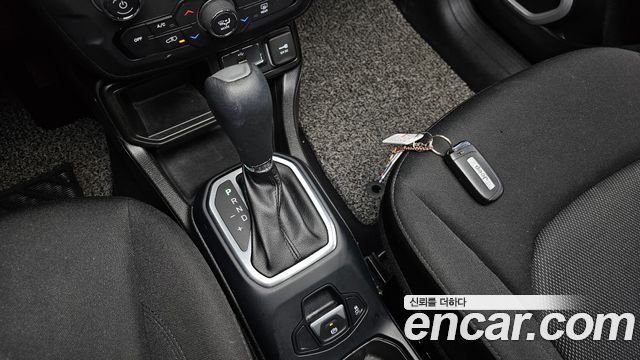 Jeep Renegade 2.4 Longitude 2020 — фото 9