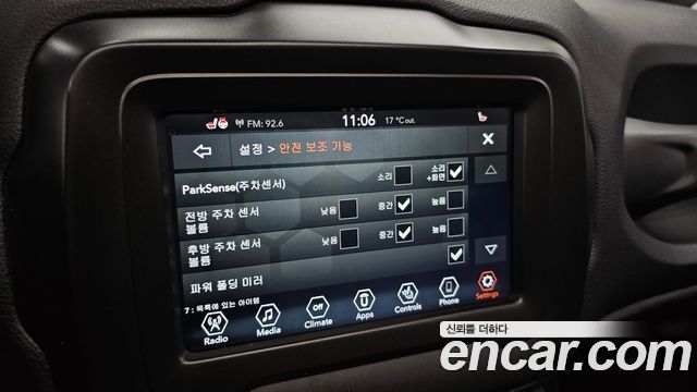 Jeep Renegade 2.4 Longitude 2020 — фото 17