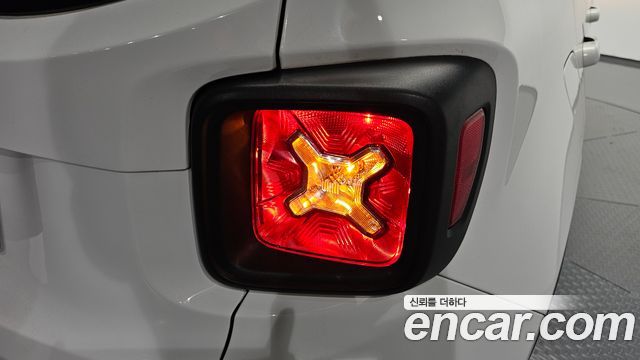 Jeep Renegade 2.4 Longitude 2020 — фото 23