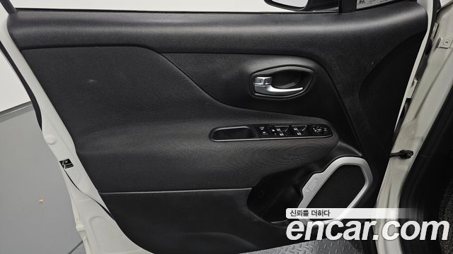 Jeep Renegade 2.4 Longitude 2020 — фото 24