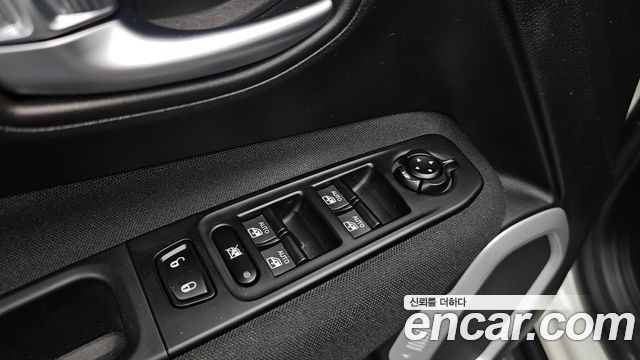 Jeep Renegade 2.4 Longitude 2020 — фото 29