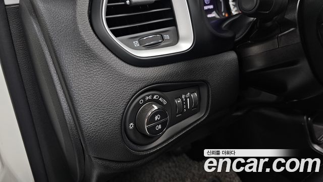 Jeep Renegade 2.4 Longitude 2020 — фото 30