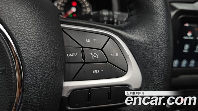 Jeep Renegade 2.4 Longitude 2020 — фото 31