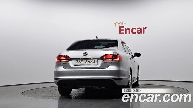 Volkswagen Jetta 2.0 TDI 6th 2013 — фото 4