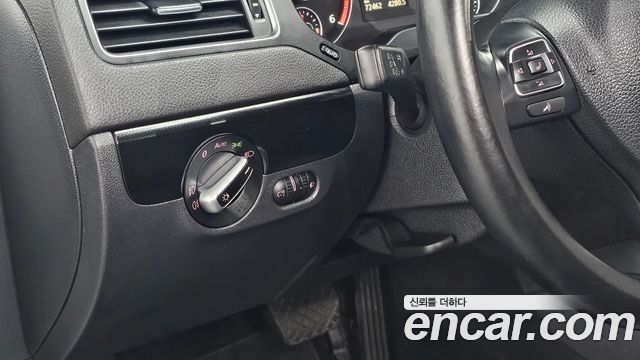 Volkswagen Jetta 2.0 TDI 6th 2013 — фото 16