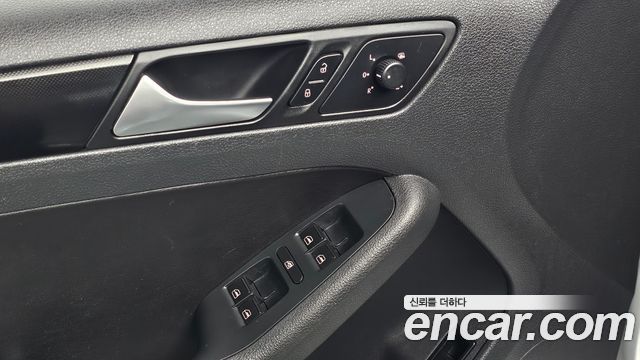 Volkswagen Jetta 2.0 TDI 6th 2013 — фото 17